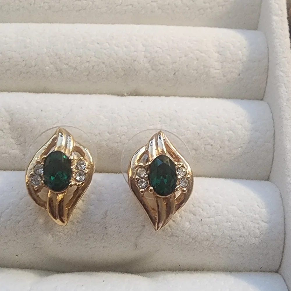 Elegant‎ Gold Tone and Green Earrings